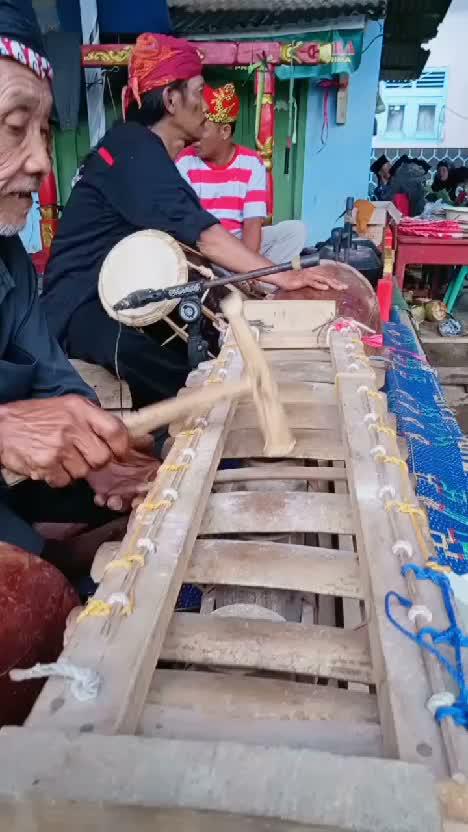 gamelan jawa #senimantradisonalmuda  #seniindonesia  #PengamenPasar 