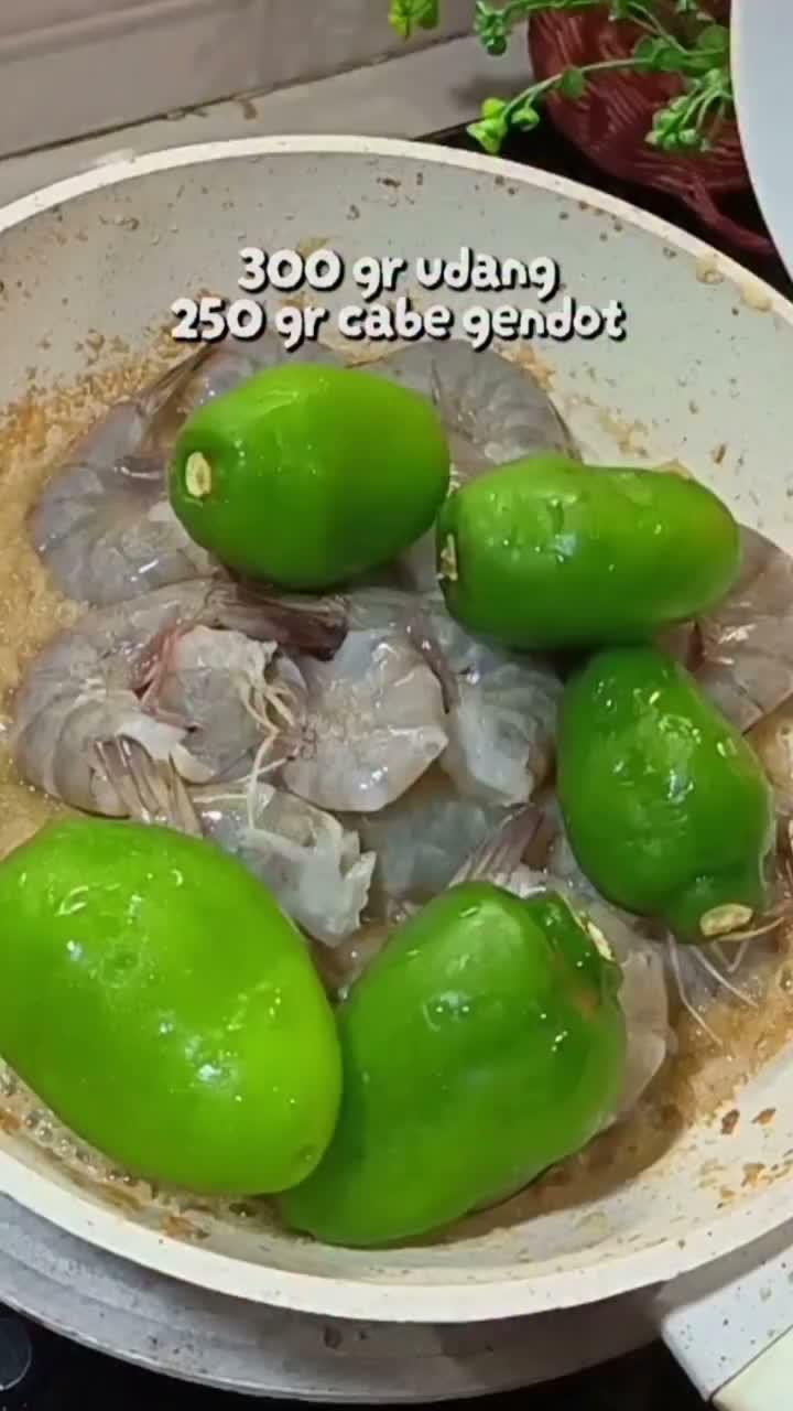 MENU MASAKAN RUMAHAN SIMPLE
“Oseng Udang Cabe Gendot”
#Cooking #inspiration #Menumasakanrumahan #Tips #Trik #Idejualan #ummuhusna