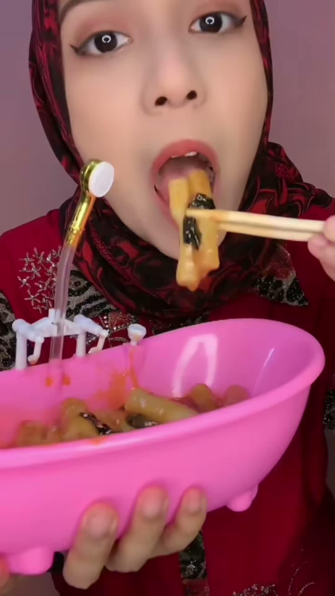 24 jam makan makanan favorit meissie