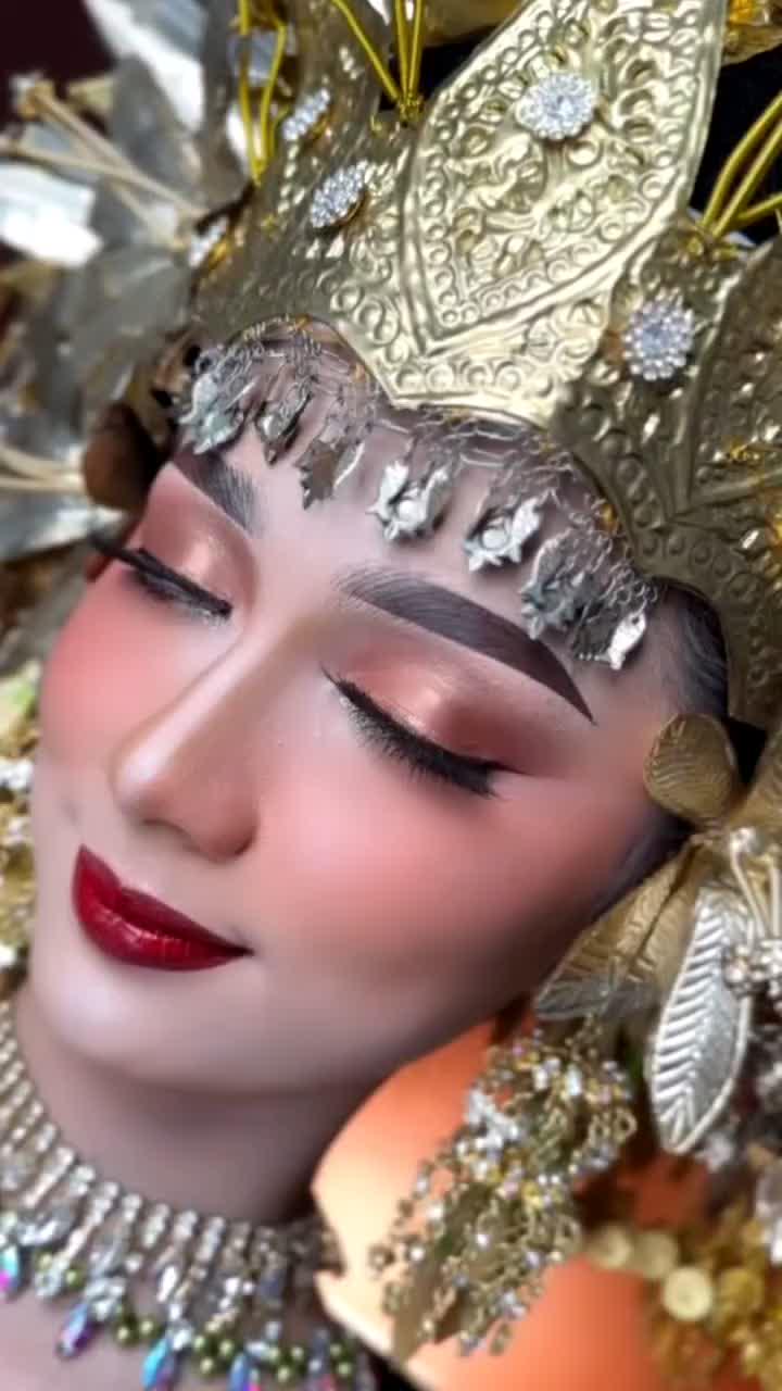 Laki-laki yang meninggalkan istrinya demi wanita lain adalah pengecut 