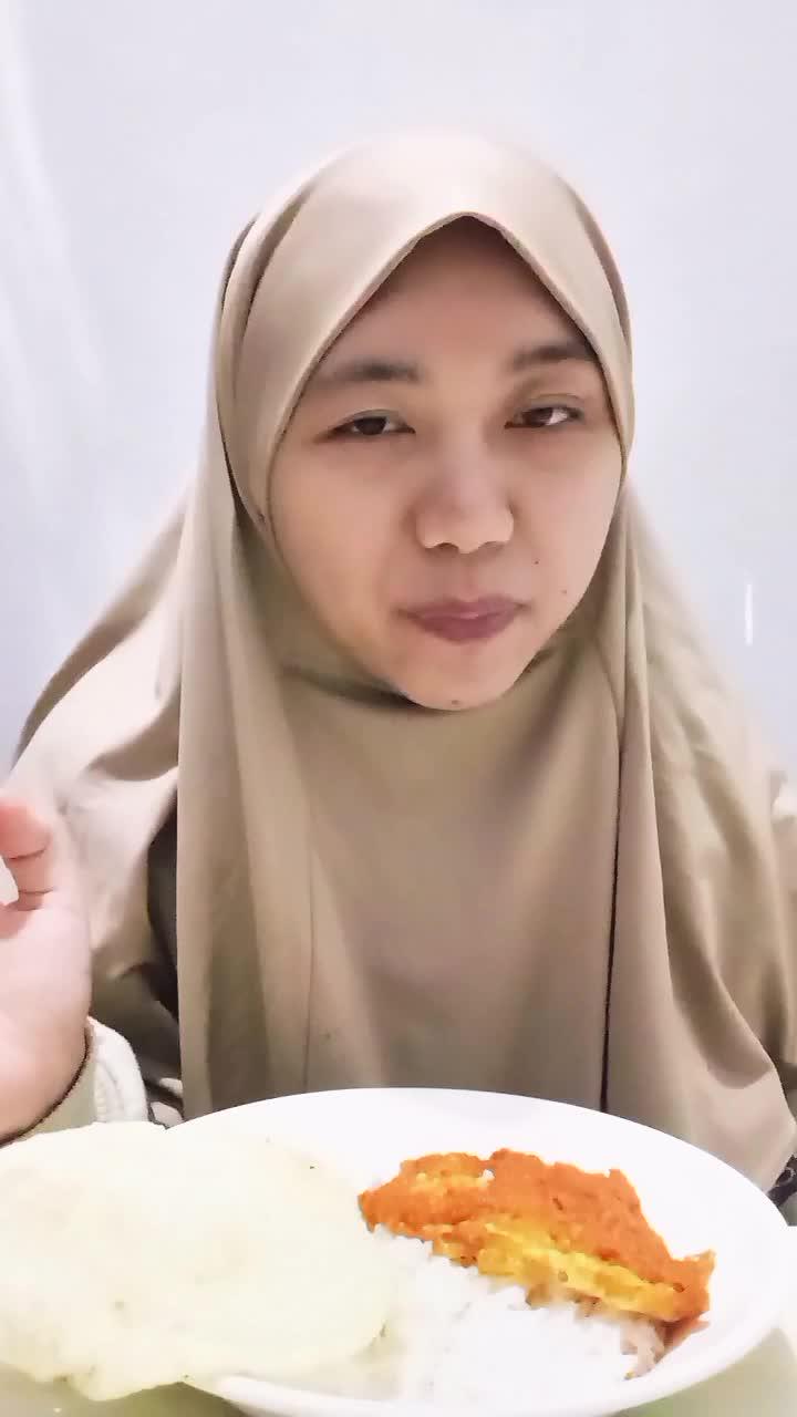makan nasi sama balado telor ceplok