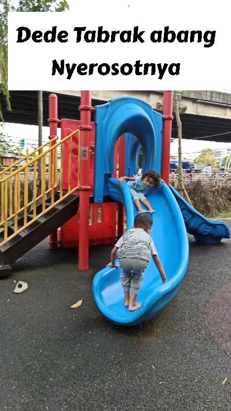 Avang tertabrak dede nyerosotnya.
#RCTIPlus #HOTrctiplus #Duniaanakanak #Videoanakanak #Edukasianak #Videobermainanak #fyp #fypシ #fypシ゚viral