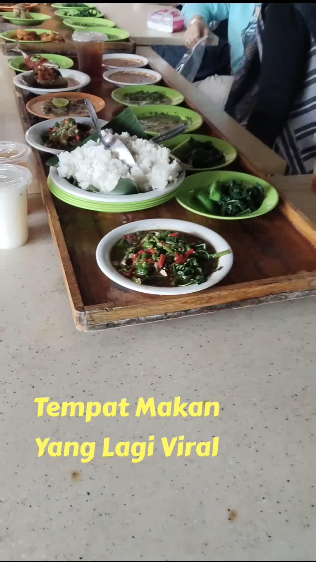 Tempat makan yang lagi viral
 #makanviral
 #makanenak 
 #reviewmakanan 