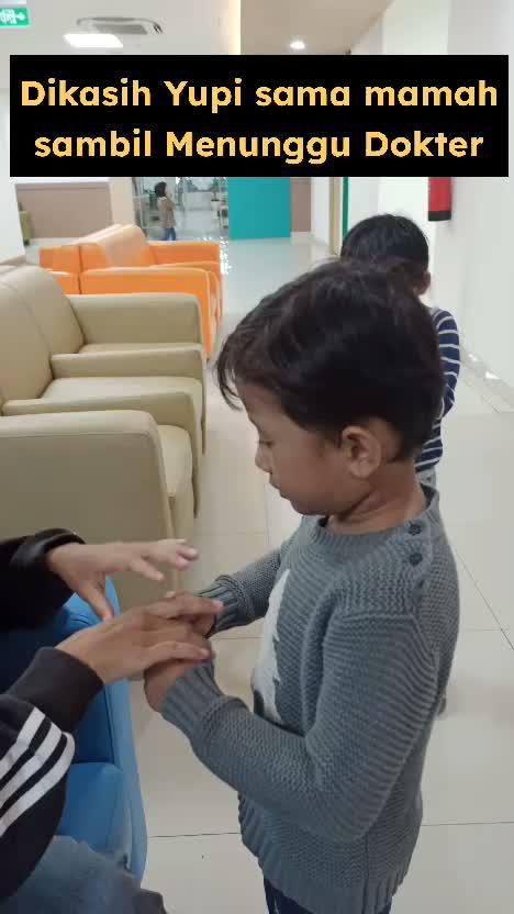 Sambil menunggu domter makan Yupi dulu aku.
#RCTIPlus #HOTrctiplus #Duokembar #Kembarlakilaki #fyp #fypシ #fypシ゚viral 