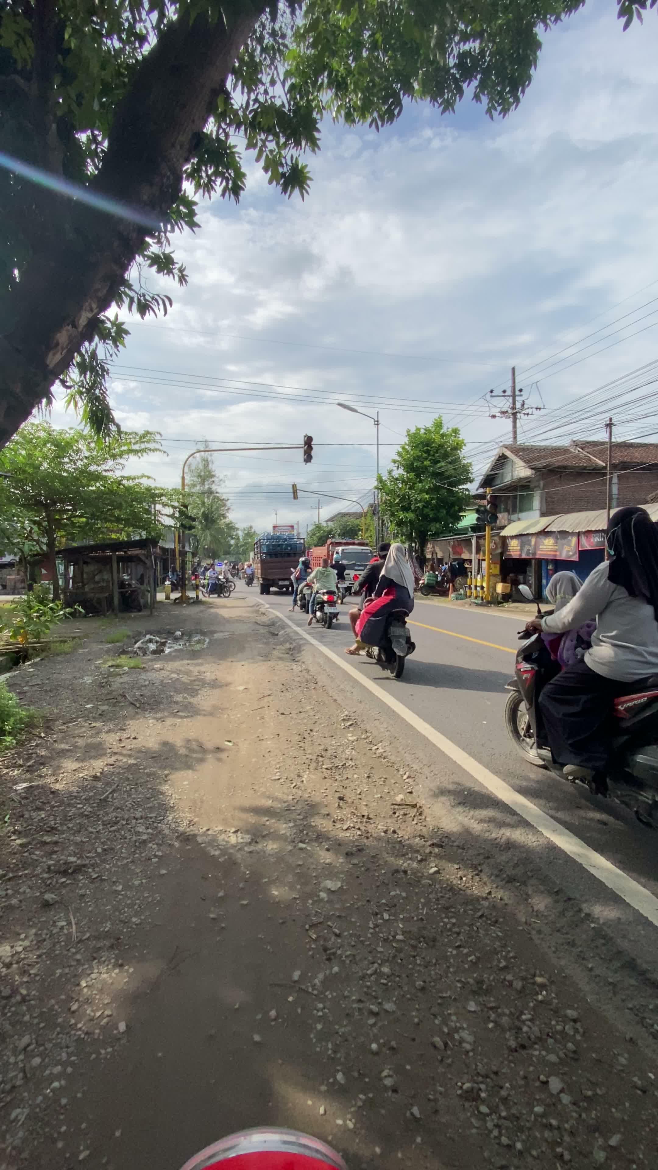 Sampai di perempatan Baru ke arah waduk Sonorejo #jalan #jalanjalan #padangan