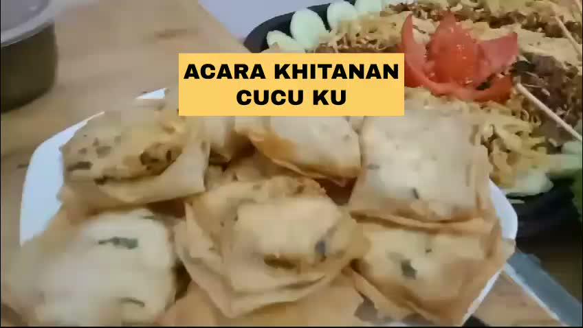 Acara khitanan.
#RCTIPlus #HOTrctiplus #Makanmakan #fyp #fypシ #fypシ゚viral 