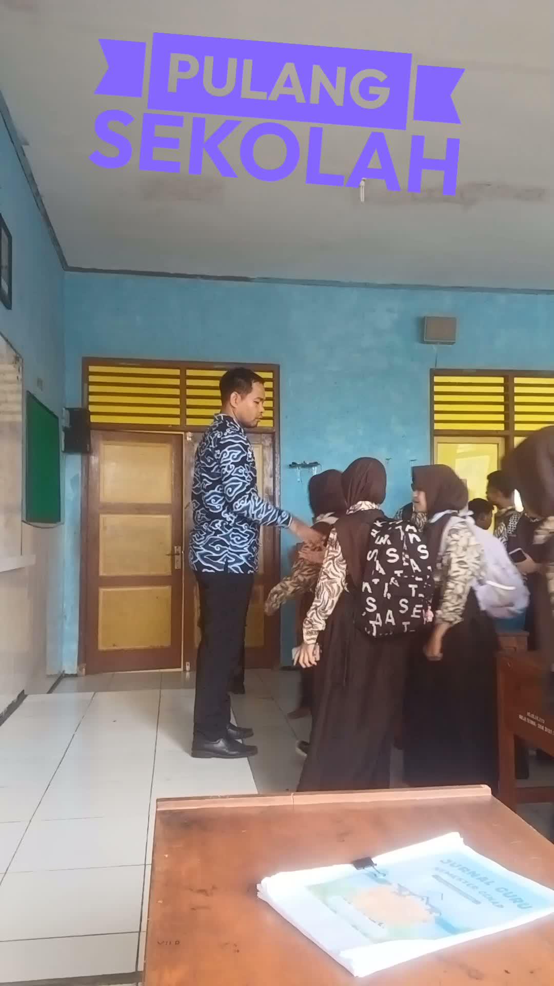 AYO PULANG

 ##teacherslife #fyp #RCTIPlus #HOTrctiplus 