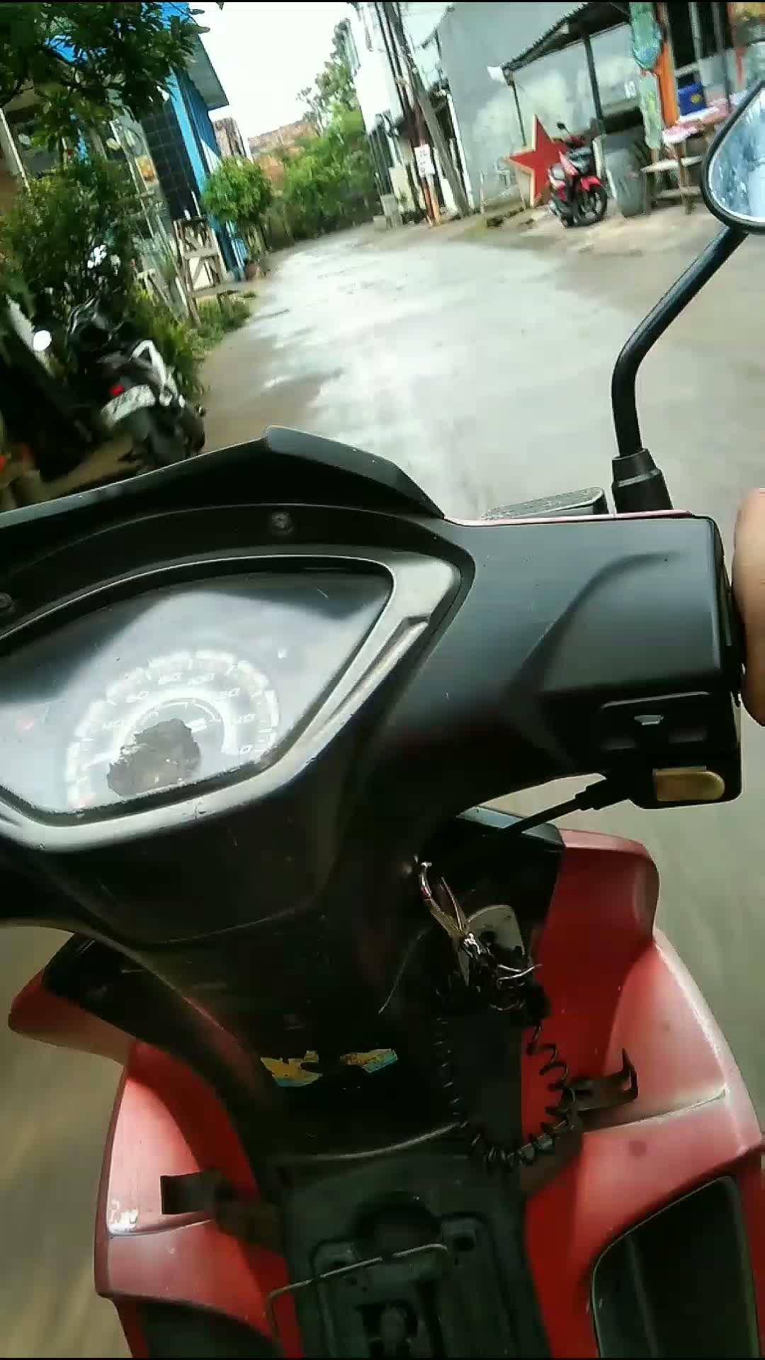 TETAP bertahan kamu disitu?  #MyFirstVideoOnHot+ 