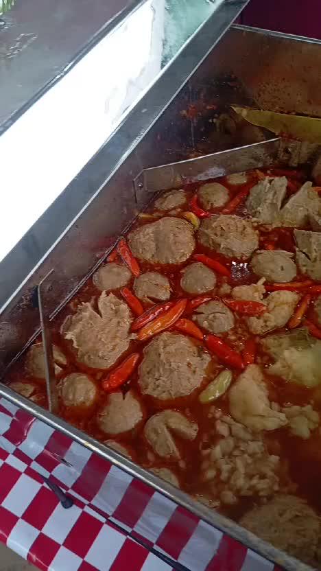 Jualan apa sodaqoh ‼️segini cuma 12 ribuan #belanja yg penting murah #Makan Bakso Dengan Cara Berbeda #pentol #kuliner 