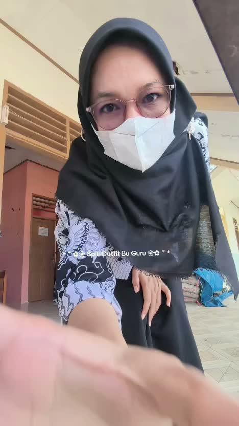 Outfit bu guru hari sabtu