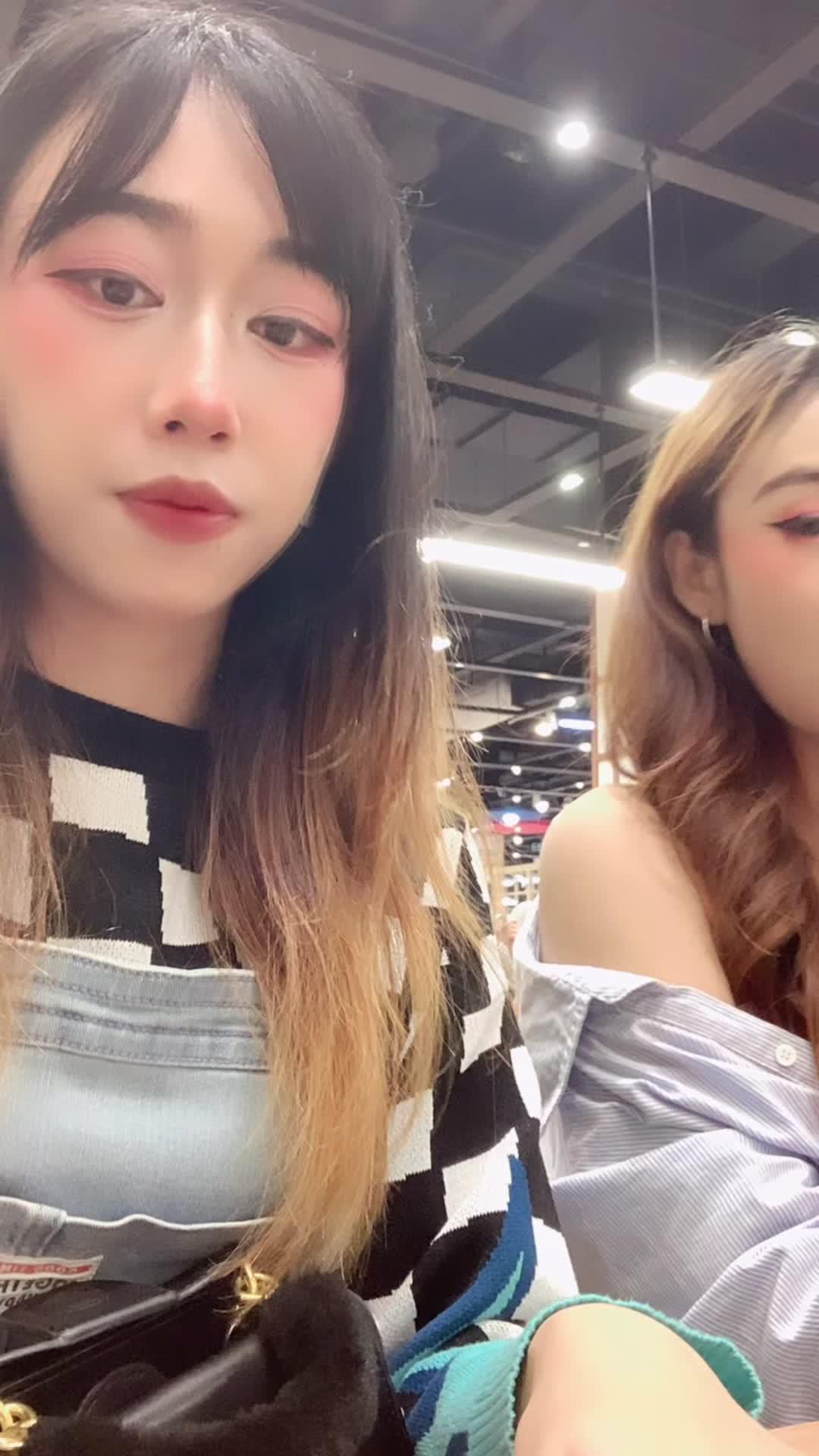 Nyobain buah keringg , trnyata lumayan walau agak asem krna huah by strawberry 🍓