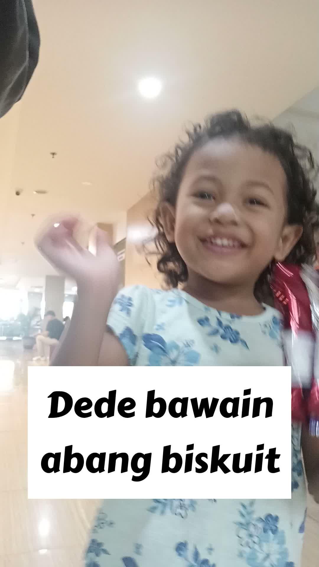 Dede baik,bawain abang biskuit.
#RCTIPlus #HOTrctiplus #Duniaanakanak #Videoanakanak #Videobermainanak #fyp #fypシ #fypシ゚viral 