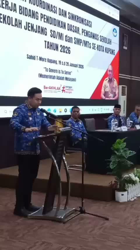 Wali Kota Kupang, dr. Christian Widodo minta Kepsek SD/ SMP fokus peningkatan mutu pendidikan serta menjaga agar tak ada kekerasan apapun di