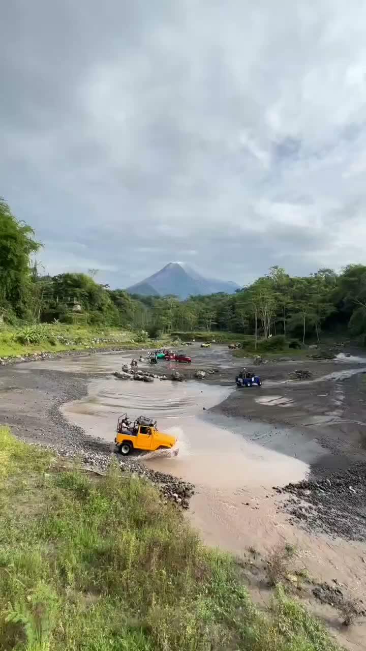 Daripada marah2 mulu, mending cobain ke Merapi naik Jeep! #recomended #reviewtempatliburan #tempatliburanternyaman #ExploreJogja #Jogja #Jog