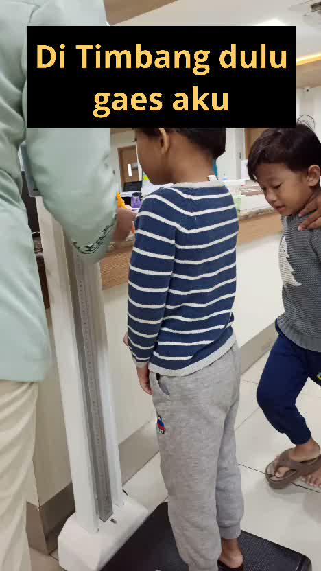 Aku ditimbang dulu gaes.
#Duokembar #KembarSpesial #Videokembar #Anakkembar #fyp #fypシ #fypシ゚viral 