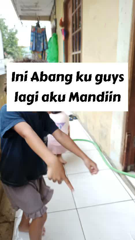 Mandiin abang aku dulu guys.
#RCTIPlus #HOTrctiplus #Duniaanakanak #Edukasianak #Videoanakanak #Videobermain #fyp #fypシ #fypシ゚viral 