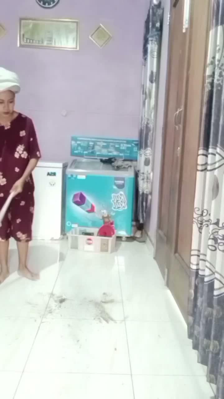 Ngintip dulu. 
#RCTIPlus 
#virall 
#videolucu 