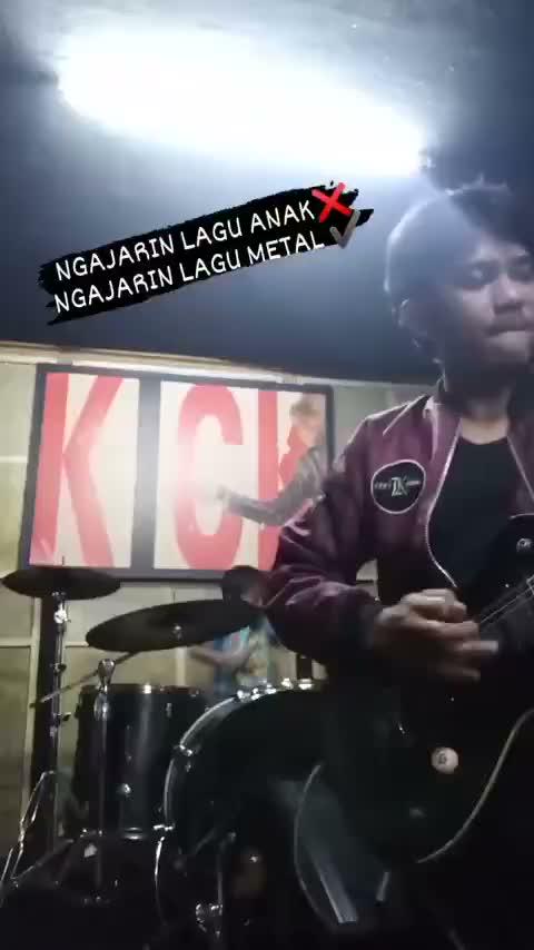 Ngaajarin anak Lagu Musik Metal.
#RCTIPlus #HOTrctiplus #musik #hitmusik #CoverMusik #fyp #fypシ #fypシ゚viral 