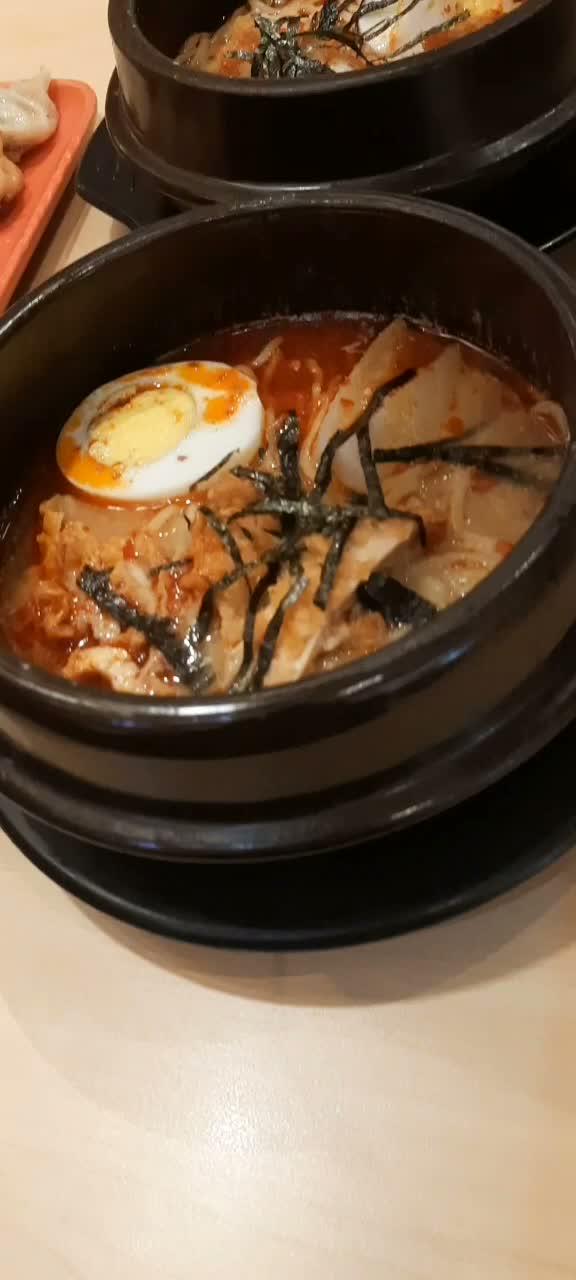 Makan-makan with besti...#fyp#sushi#ramen#