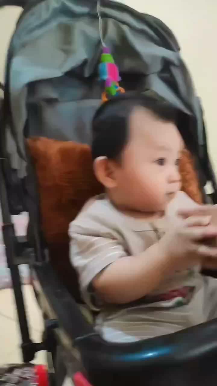 Awal pertama mpasi emang susah, sudah ganti berbagai merek bubur Alhamdulillah ada yang cocok suka🤗 #fyp #foryou #RCTIPlus #HOTrctiplus #tre