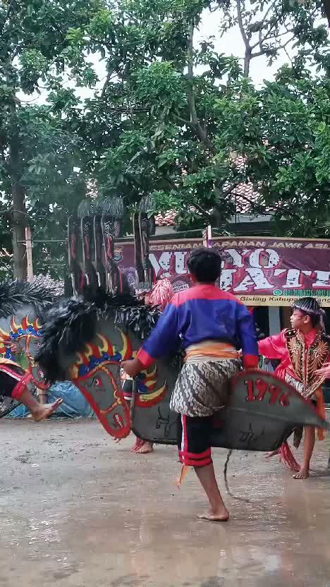 seni tari kuda kepang bocil2 #budayaIndonesia  #senimantradisonalmuda 