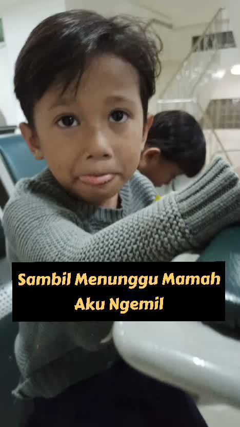 Aku ngemil biskuit.
#Duokembar #KembarSpesial #Videokembar #Anakkembar #fyp #fypシ #fypシ゚viral 