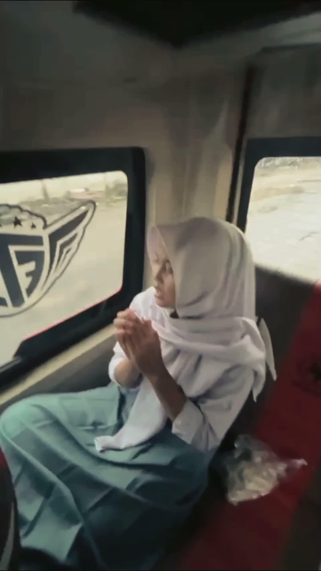  #RCTIPlus  #HOTrctiplus  #icrcti  #rcti  #The blue ocean, the yellowish sun, and the green hill are perfect natural gazing for perfecting o