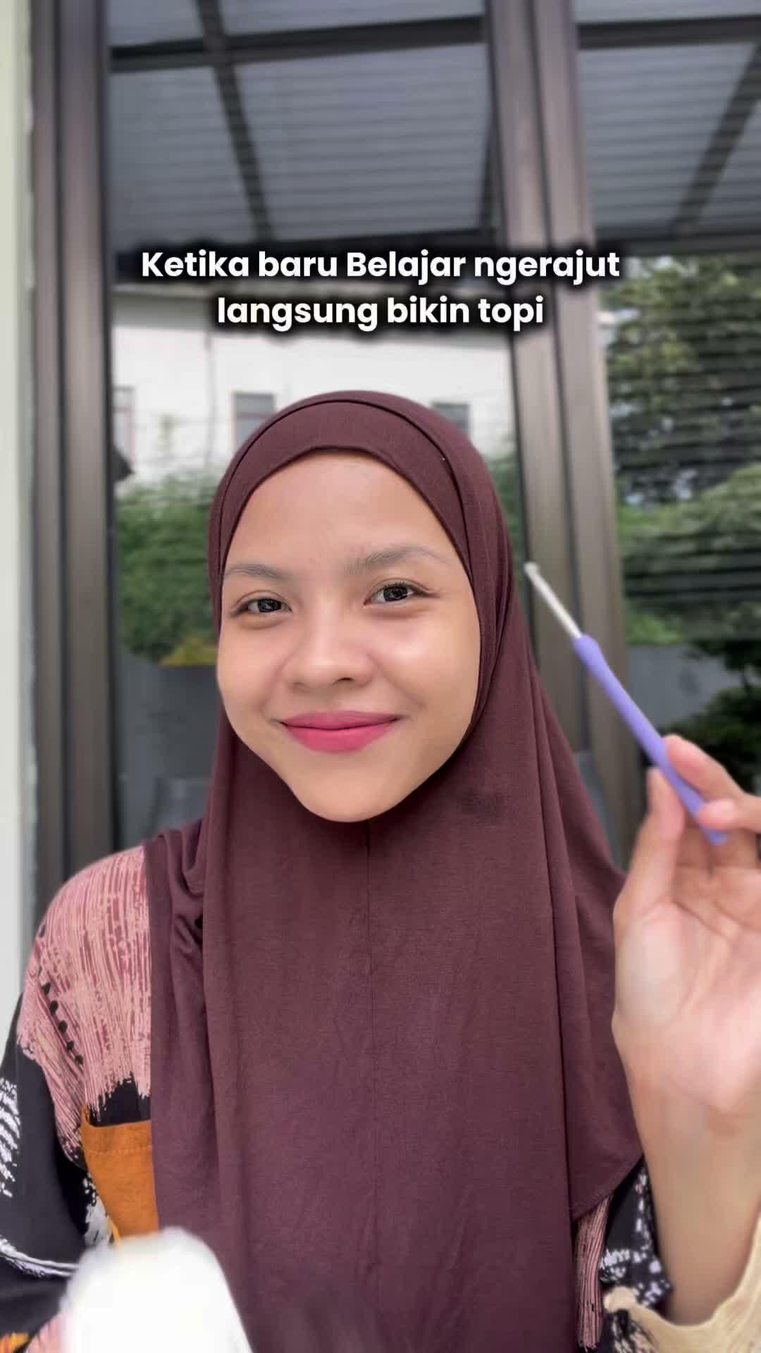 Hobby baru 😍 walapun hasilnya belum rapih tapi ini gemesss banget  #crochetinspiration  #kerajinanmerajut 