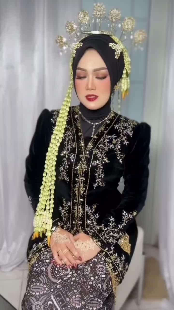 Pengantin adat Jawa selalu bahagia #HOTrctiplus  #HOTrctiplus 
