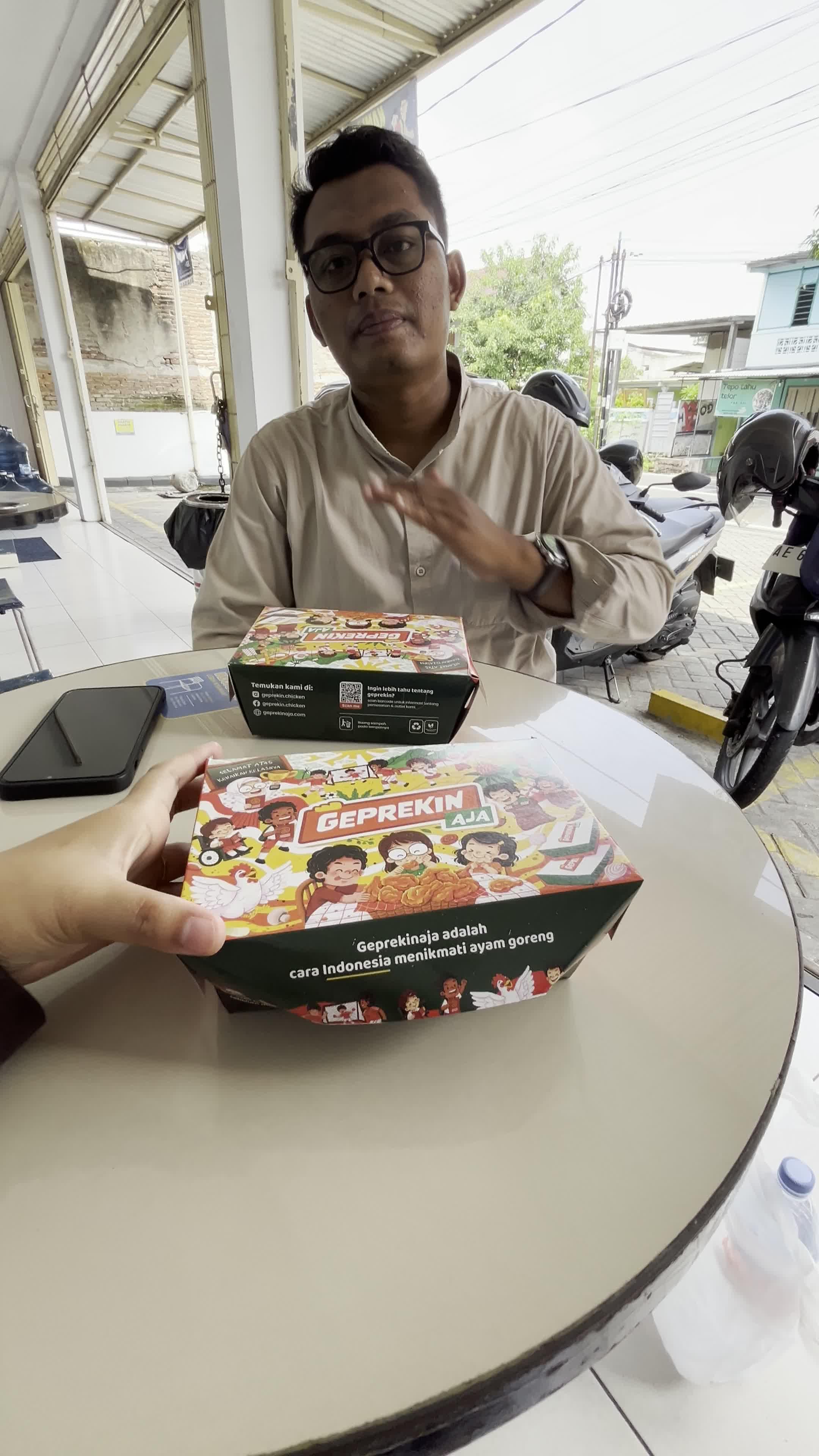 Markidang mari kita madhang yuhuuuu #makan #geprek #ayam #enak #mantap #geprekin  #viral 