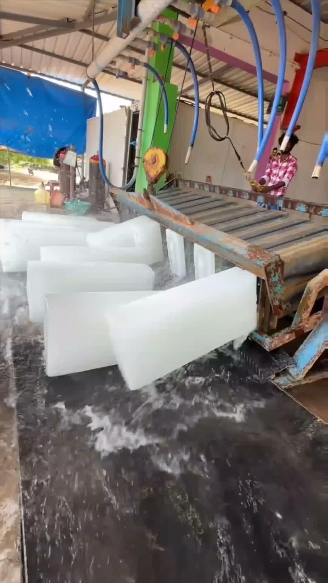 Jarang Diketahui! Begini Cara Produksi Es Balok Skala Besar