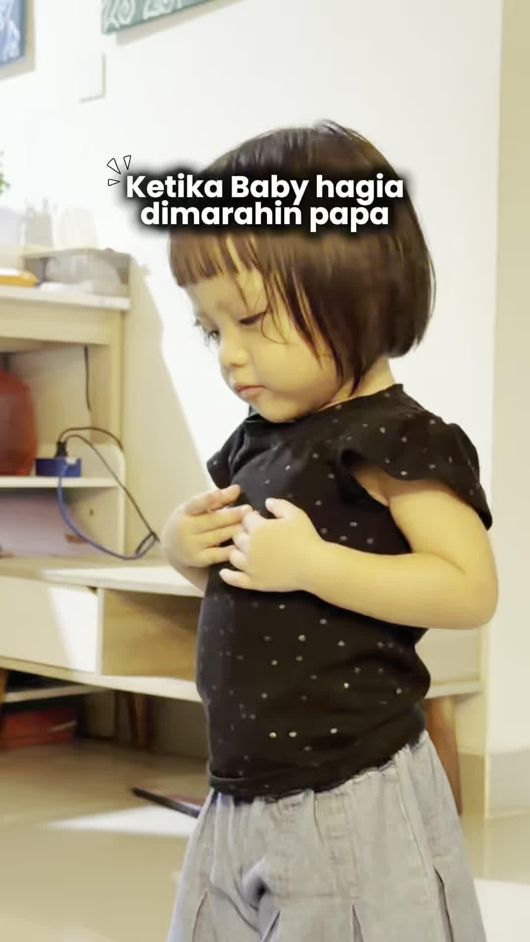 Gara-gara baby hagia suka naik tangga sendiri jadi kena marah papa deh 😁 #kakakadik #siblings #babycute 