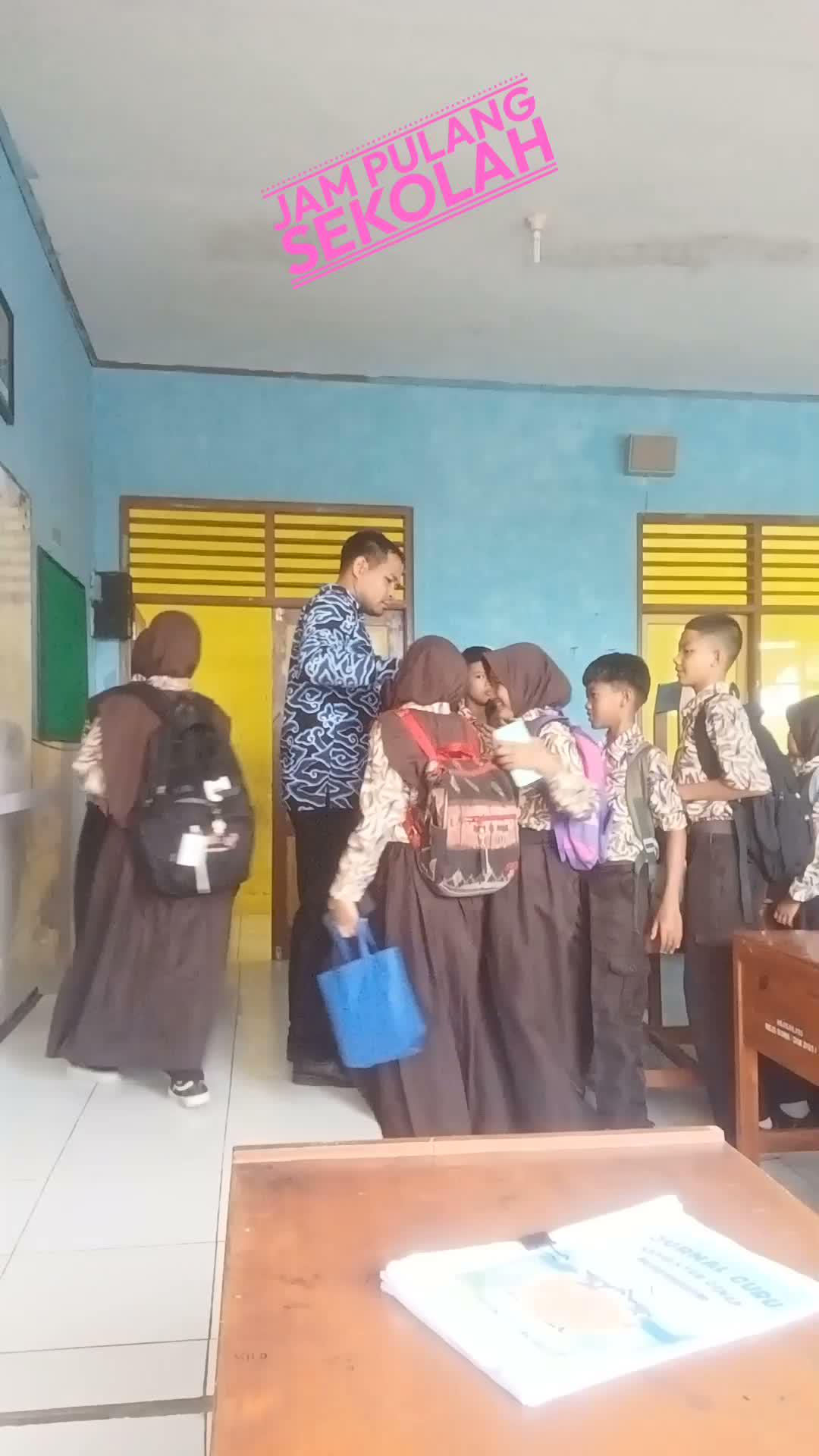 BERASA SELEB, BANYAK YANG MINTA SALAMAN


#RCTIPlus #HOTrctiplus #RCTIoke #fypシ゚viral #follow 