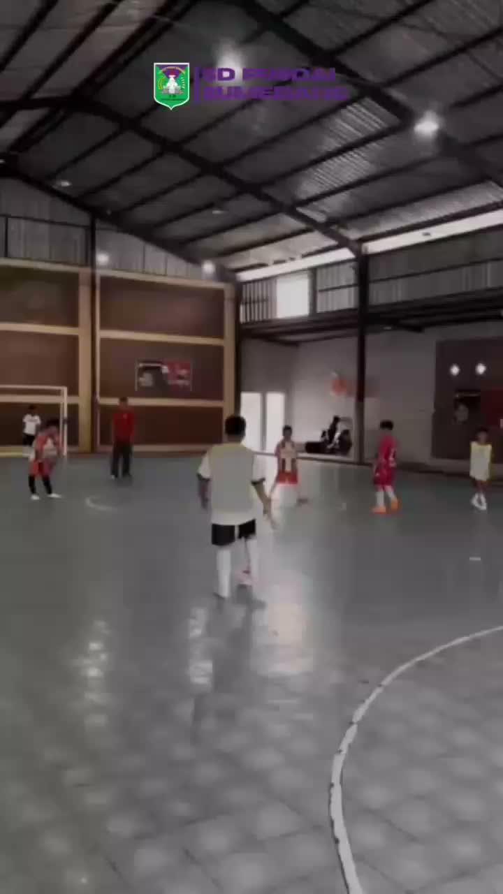 Ekskul Futsal SD Pusdai Sumedang #sd #sidoelanaksekolahan #pertamakalimasuksekolahdasar #RCTIPlus #HOTrctiplus 