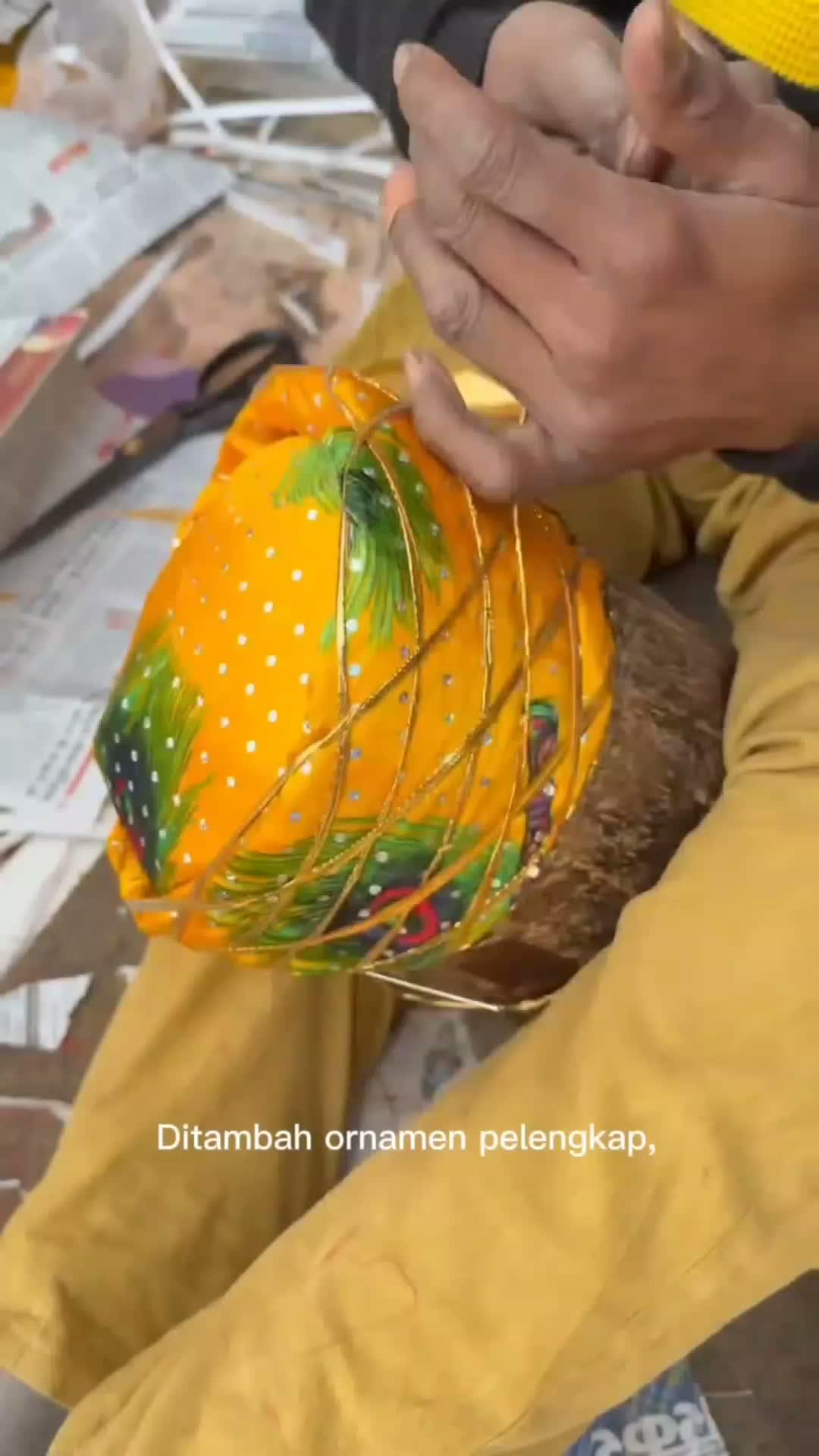 Dari Kertas Jadi Topi Tradisional, Hasilnya Bikin Kagum