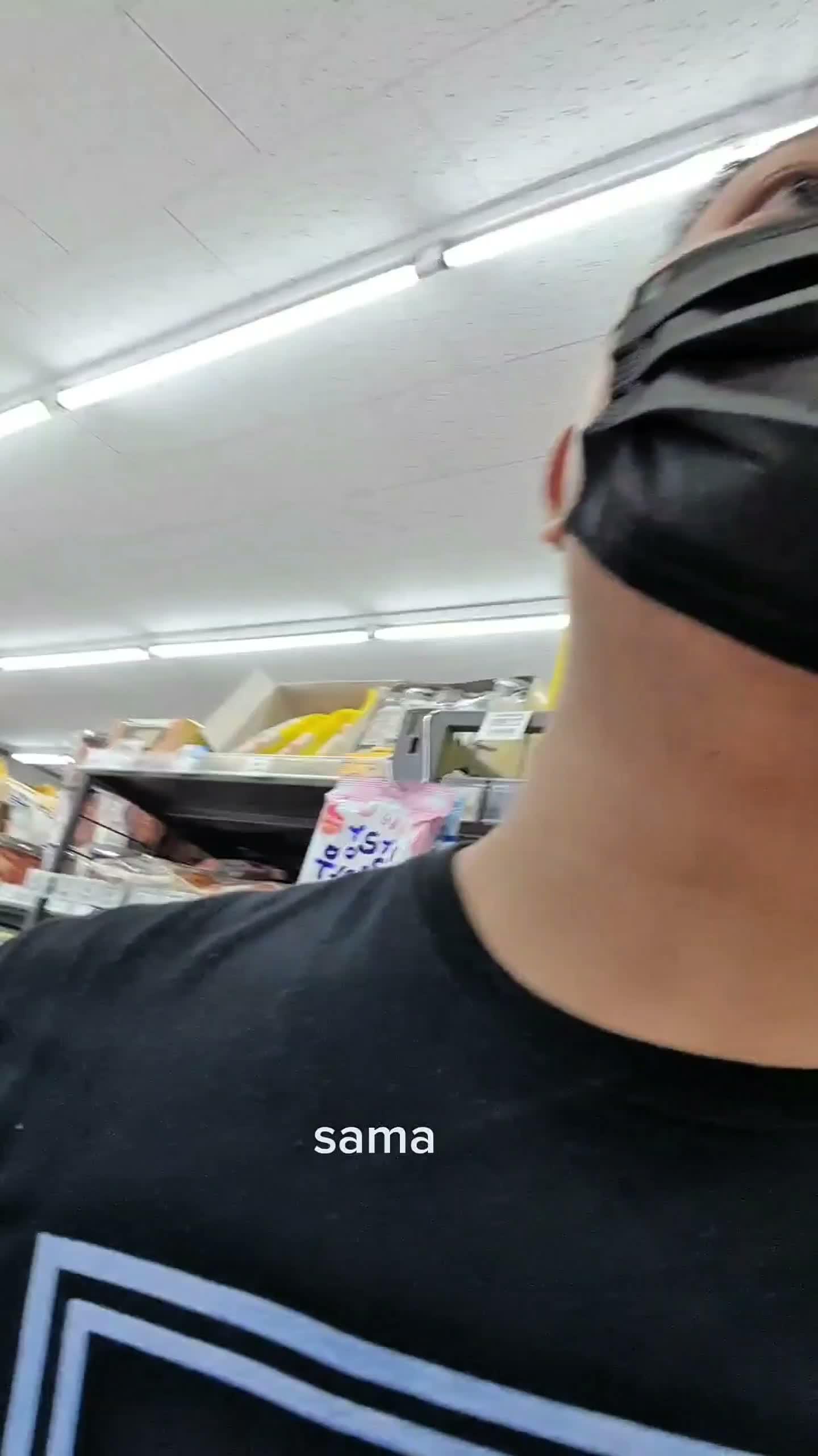 Pulang Kerja Nyemil Santai di Emart deket rumah? | Makan Ramyon enak banget disini vibesnya beda? #RCTIPlus #creatorrctiplus #makan #kuliner