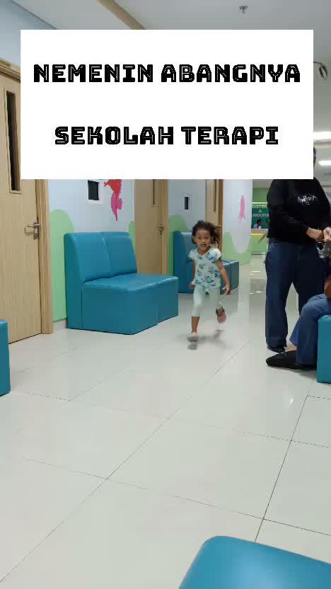 Nemenin abang Sekolah Terapi.
#RCTIPlus #HOTrctiplus #fyp #fypシ #fypシ゚viral  #Duniaanakanak #Videoanakanak 