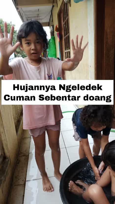 Hujannya cuman sebentaran doang.
#RCTIPlus #Duniaanakanak #Edukasianak #Videoanakanak #Videobermain #Mandihujan #fyp #fypシ #fypシ゚viral 