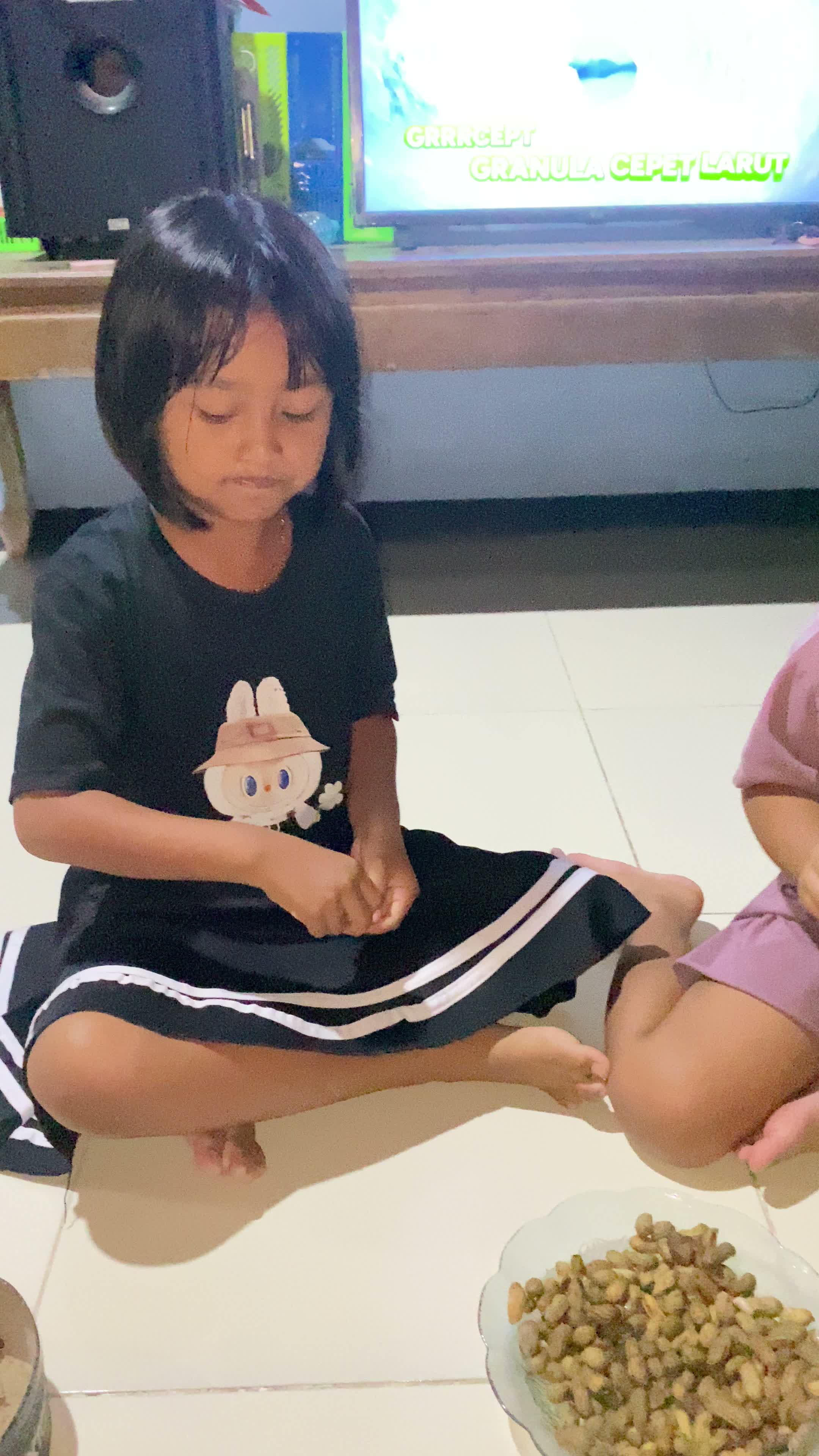 Unboxing kacang godog bersama bocil-bocil #kacang #kacangrebus #seru #lucu #viral 