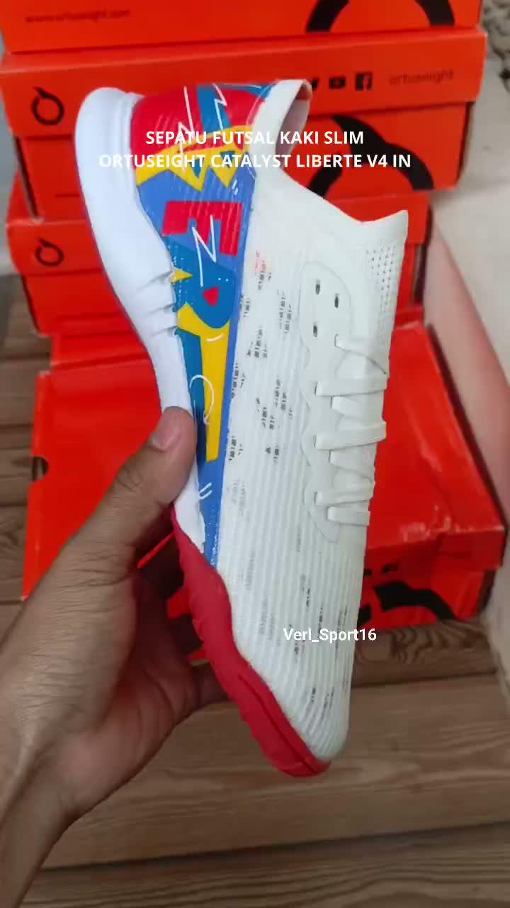 SEPATU FUTSAL KAKI SLIM.
ORTUSEIGHT CATALYST LIBERTE V4 IN.
Rp.649.000 JADI Rp.335.000

VERI SPORT ORIGINAL GAK HARUS MAHAL!! 
ORDER KLIK 👇👇