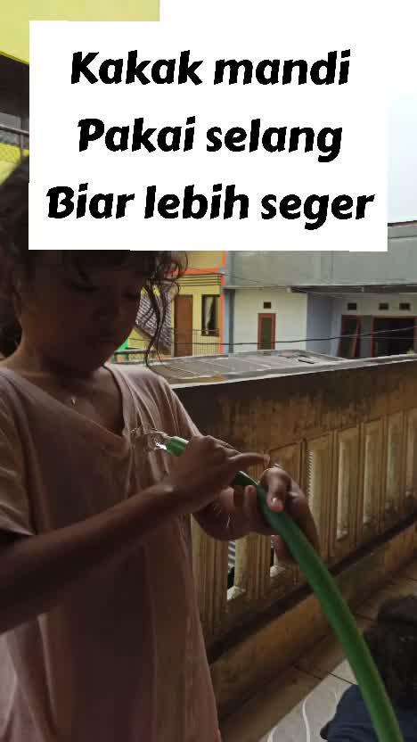 Kakak pakai selang Mandinya.
#RCTIPlus #HOTrctiplus #Duniaanakanak #Edukasianak #Videoanakanak #Videobermainanak #fyp #fypシ #fypシ゚viral 