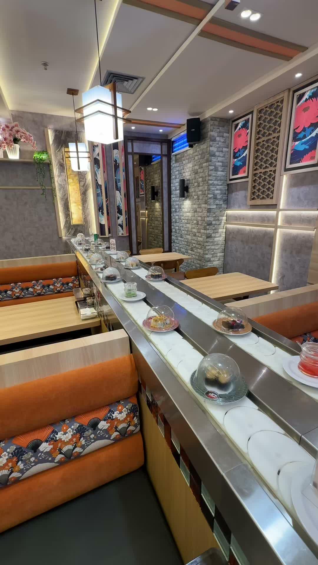 sushi ini tuh enak banget! mau gua nikahin