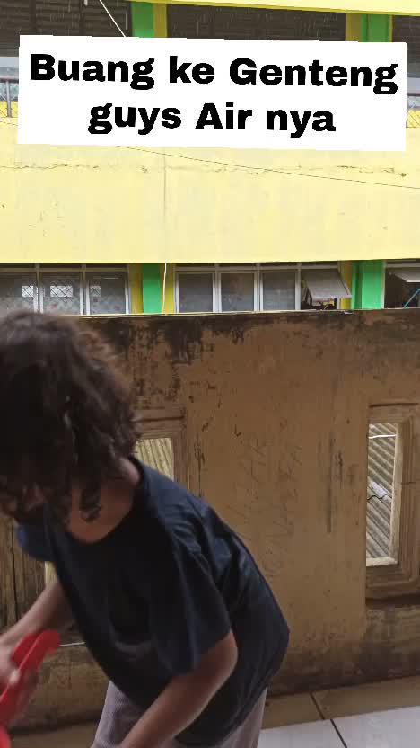 Air nya Kita buang ke Genteng guys.
#RCTIPlus #HOTrctiplus #Duniaanakanak #Edukasianak #Videoanakanak #fyp #fypシ #fypシ゚viral 
