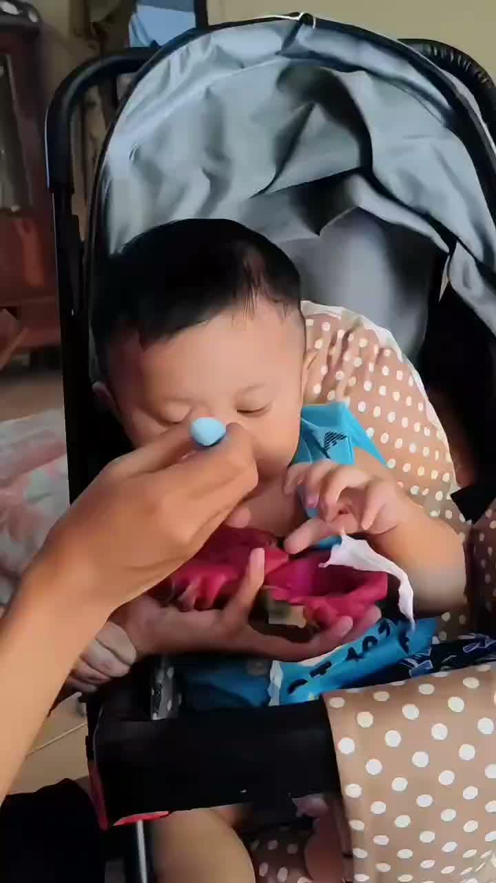 Siang hari makan buah naga #fyp #foryou #RCTIPlus #HOTrctiplus #trending #cutebaby #masamasanewborn