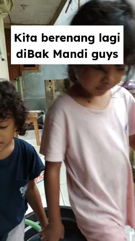 Kita berenang di Bak Mandi guys.
#RCTIPlus #HOTrctiplus #Duniaanakanak #Edukasianak #Videoanakanak #fyp #fypシ #fypシ゚viral 