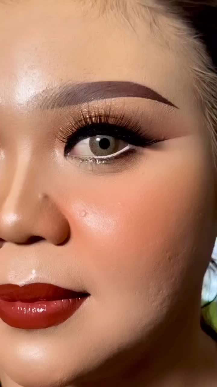 Selalu syuka sama alis dan matanya , pengantinku cantik