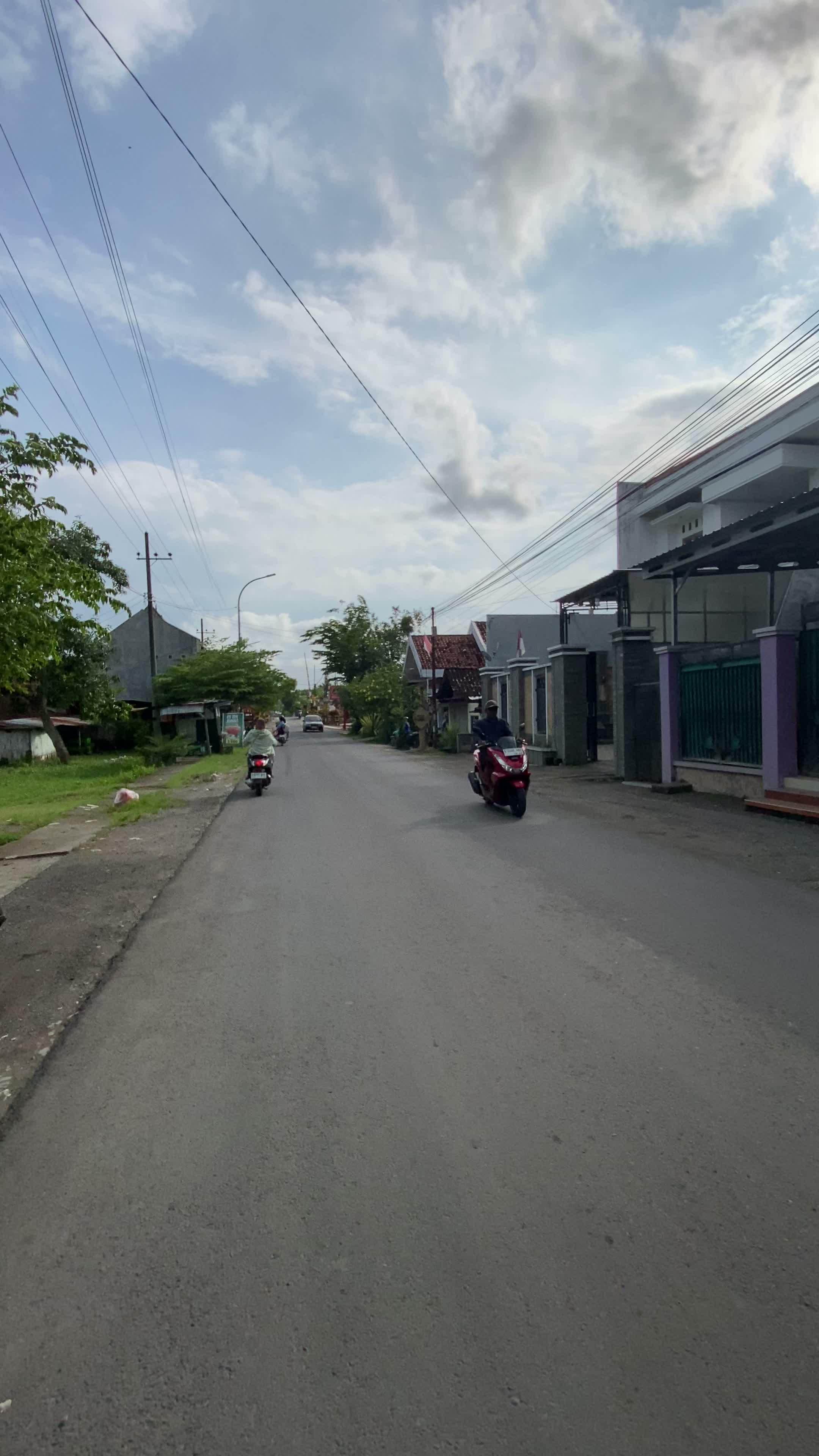 Arep rekom sate malah onok kereta api #sateayu #satekambing #gulekambing #jalanjalan 