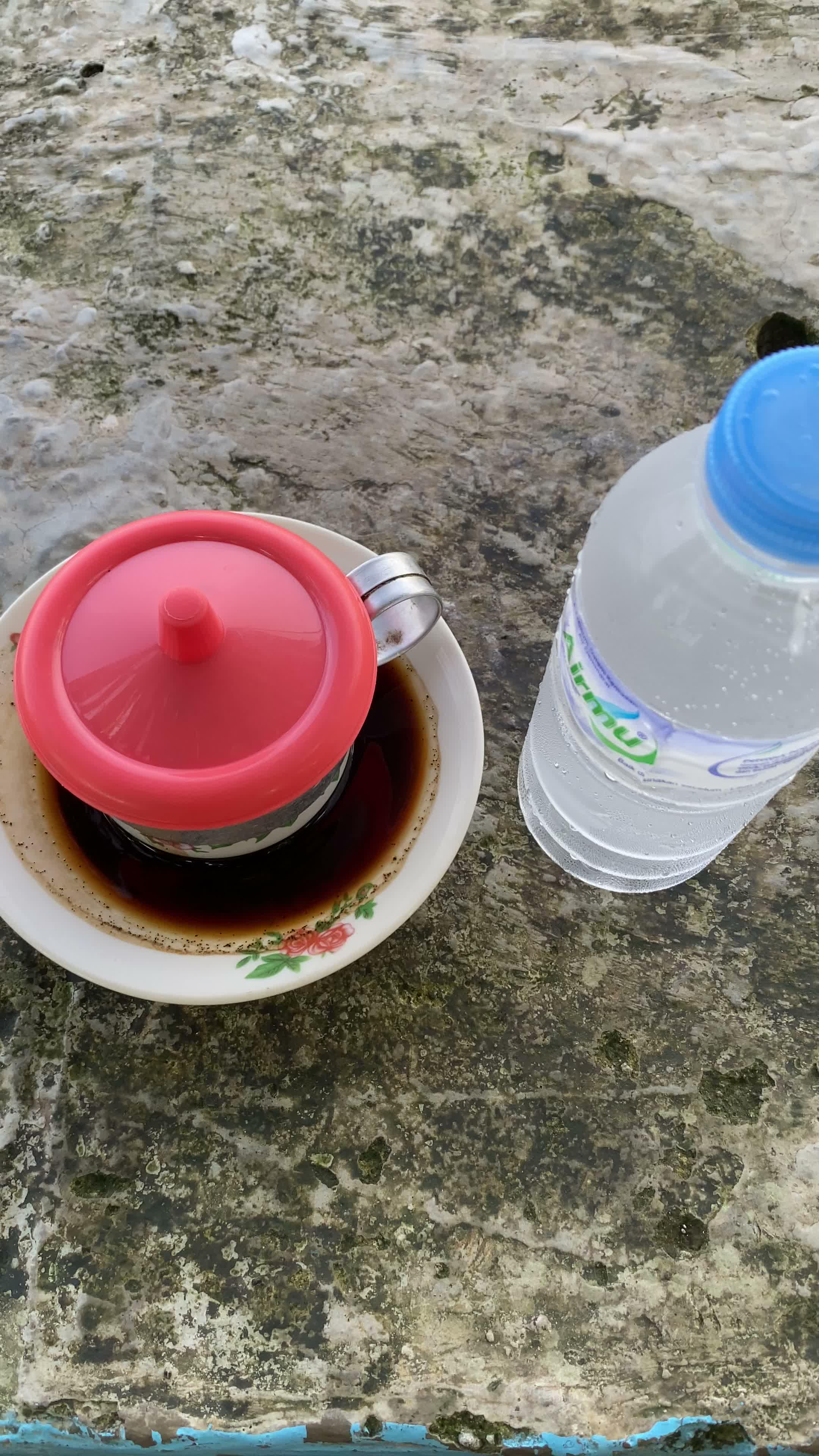 Ngopi di pinggir waduk, jan syahdu tenan #kopi #waduk #desaku #tambakrejo #bojonegoro #viral #fyp 