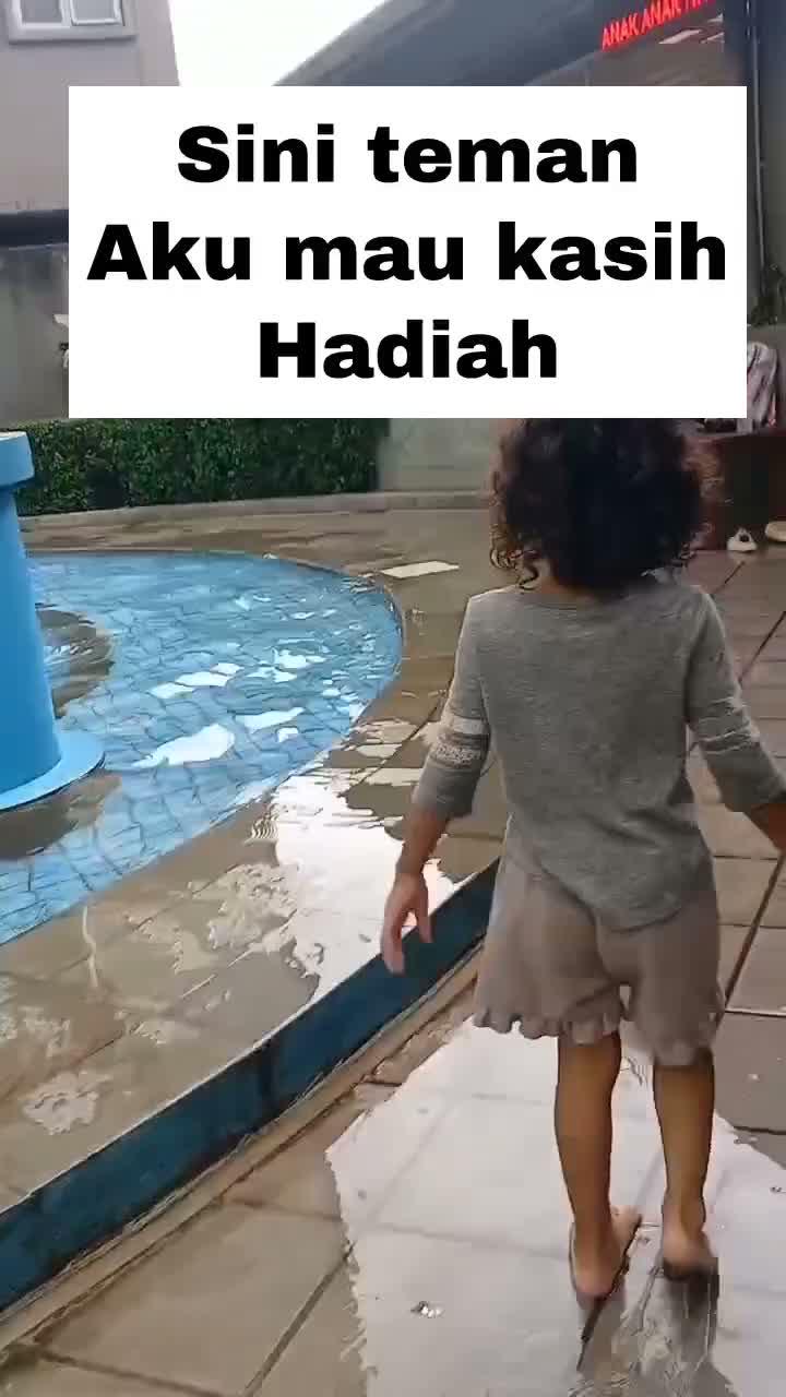 Sini teman, aku mau kasih Hadiah.
#RCTIPlus #HOTrctiplus #Duniaanakanak #Edukasianak #Videoanakanak #Videobermainanak #fyp #fypシ #fypシ゚viral