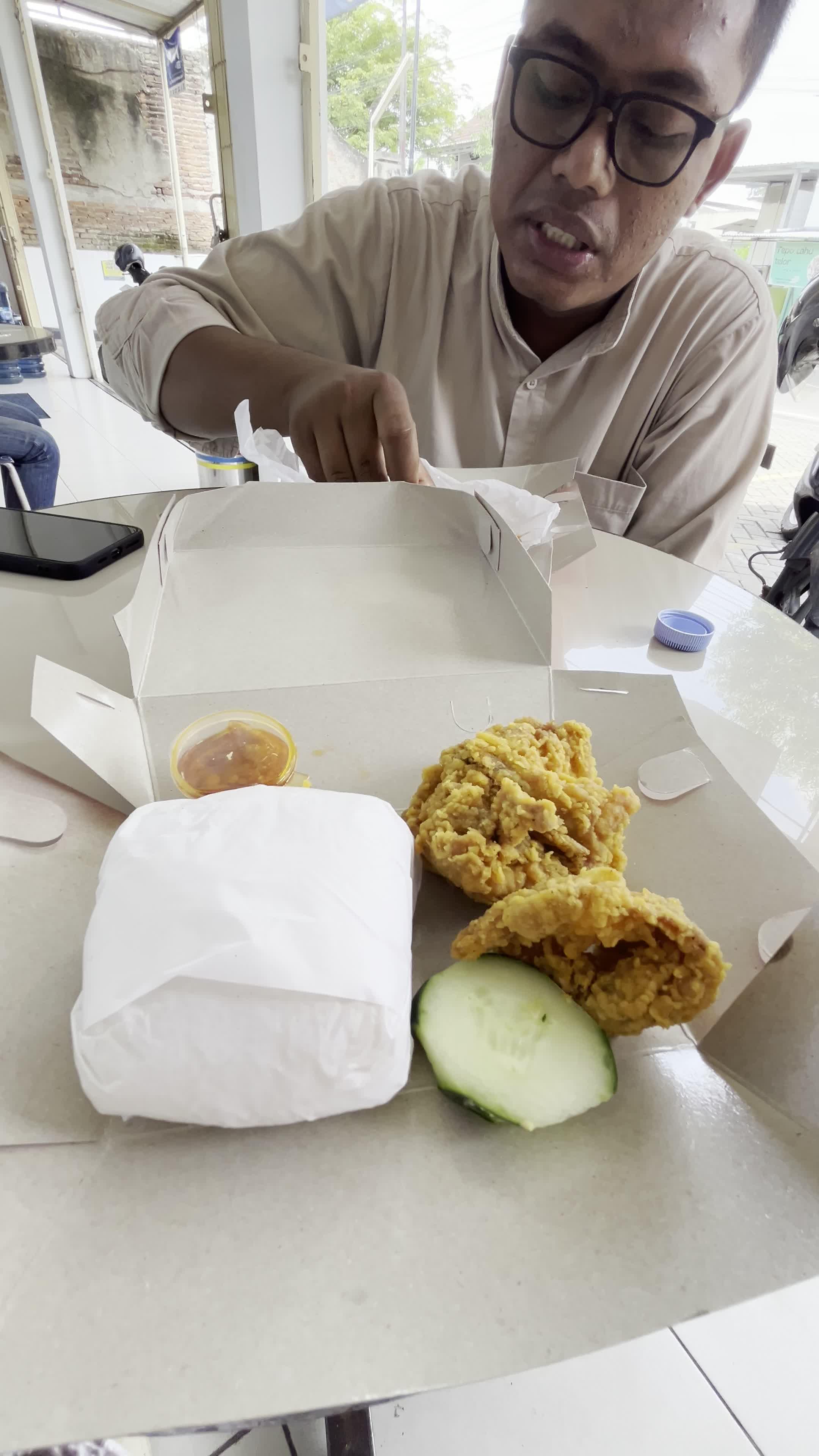 Wayahe madhang lur hehe #makan #enak #murah #geprekin  #ayam  #mantap  #viral